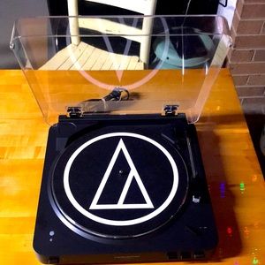 Audio-technica Bluetooth Record Player. AT-LP60-BT wireless turntable